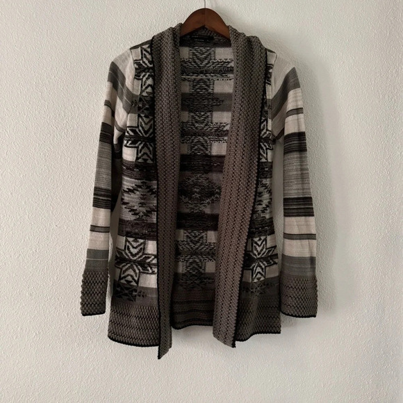 BCBG MaxZaria Aztec Chunky Knit Western Long Sweater Open Front Size Small - Picture 9 of 9